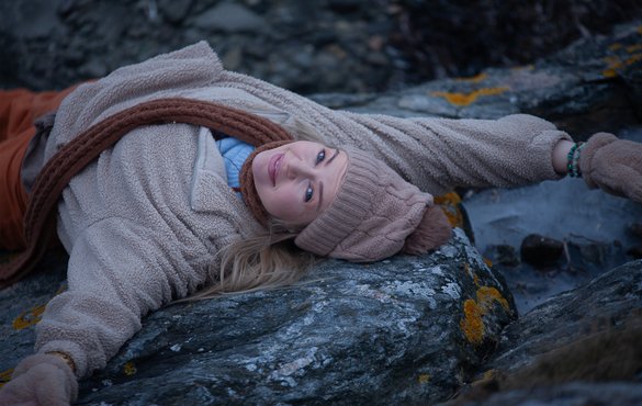 Vera Rogersdotter in a cinematic coastal portrait
